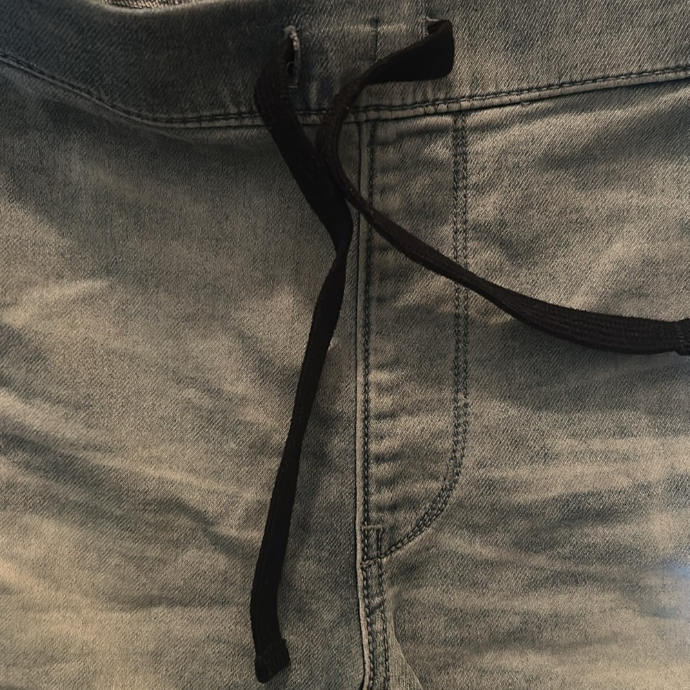 Levi Strauss shorts w/pockets and faux drawstring @waist Size 16 12 inches long - Picture 4 of 7